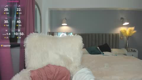 Snapshot of awesome_jolie chatting on September 25, 2:43 pm Jolie online show from September 25, 2:43 pm