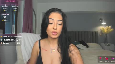 Snapshot of awesome_jolie chatting on November 8, 6:57 am Jolie online show from November 8, 6:57 am