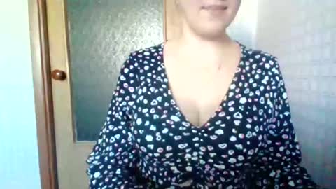 awesomeladyy online show from February 9, 8:18 am