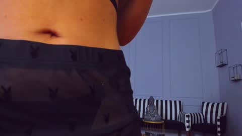 Snapshot of awww_ella chatting on February 15, 5:09 am Ella online show from February 15, 5:09 am