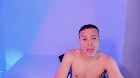 axel__fierro online show from April 20, 9:38 pm