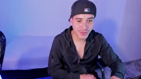 axel__fierro online show from April 26, 8:17 pm