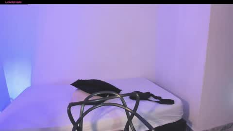 axel__fierro online show from May 7, 7:52 pm