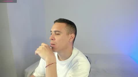 axel__fierro online show from May 17, 7:54 pm