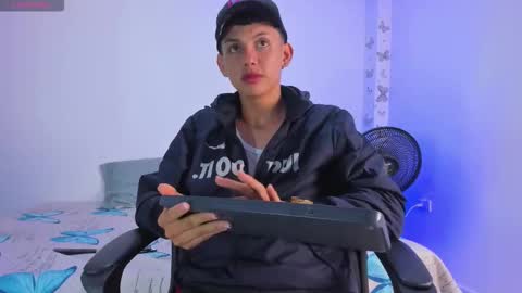 Snapshot of axel_cody_ chatting on October 18, 11:33 am AXEL online show from October 18, 11:33 am