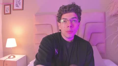 Yooung King  online show from February 10, 10:19 am