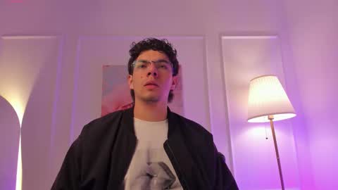 Yooung King  online show from February 15, 11:30 am