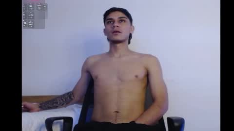 Snapshot of axel_davis_ chatting on October 22, 7:41 am axel davis online show from October 22, 7:41 am