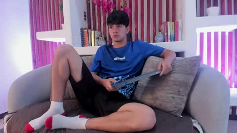 axel_draven online show from April 29, 12:20 pm