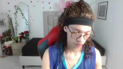Axel online show from June 6, 1:00 am