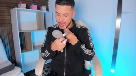 axel_grey_ online show from September 18, 12:18 pm