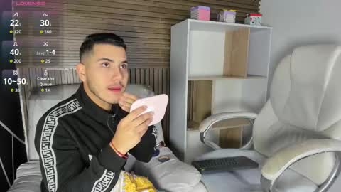 axel_grey_ online show from October 19, 1:01 pm