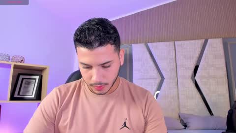 axel_grey_ online show from April 12, 12:32 pm
