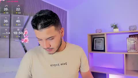 axel_grey_ online show from July 2, 12:22 pm