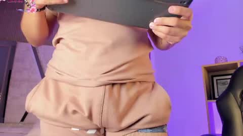 axel_grey_ online show from July 4, 12:44 pm