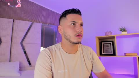 axel_grey_ online show from July 6, 1:08 pm