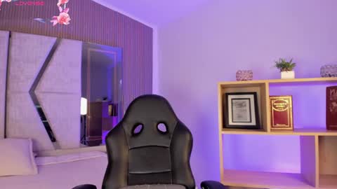 axel_grey_ online show from July 7, 1:04 pm