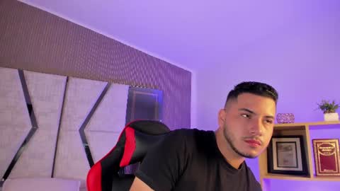 axel_grey_ online show from July 8, 12:31 pm