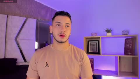 axel_grey_ online show from July 10, 12:52 pm