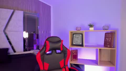 axel_grey_ online show from July 11, 12:41 pm