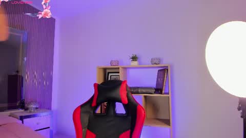 axel_grey_ online show from July 14, 12:44 pm