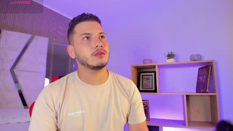 axel_grey_ online show from July 16, 12:44 pm