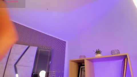 axel_grey_ online show from July 17, 12:45 pm