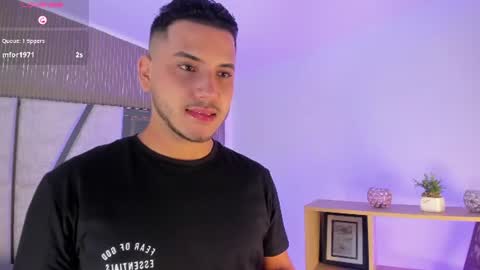 axel_grey_ online show from July 20, 1:02 pm