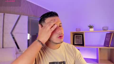 axel_grey_ online show from July 21, 12:40 pm