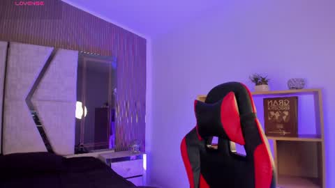 axel_grey_ online show from July 27, 12:45 pm