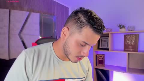 axel_grey_ online show from July 30, 12:48 pm