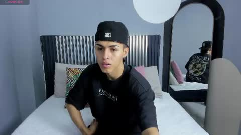 Snapshot of axel_mendoza_ chatting on July 4, 7:53 pm A X E L online show from July 4, 7:53 pm