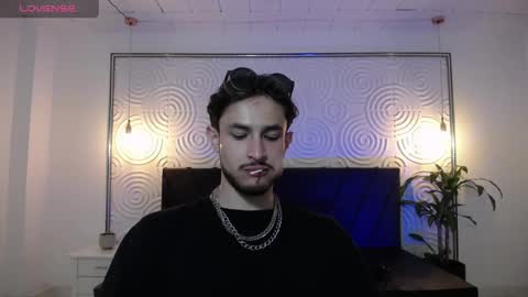 Snapshot of axel_porn_ chatting on May 14, 12:23 pm Axel online show from May 14, 12:23 pm