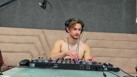 Snapshot of axel_porn_ chatting on May 18, 4:07 am Axel online show from May 18, 4:07 am
