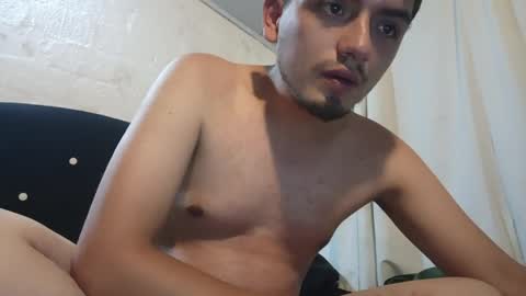 Snapshot of axel_rivers23 chatting on May 16, 2:19 am Axel rivers23 online show from May 16, 2:19 am