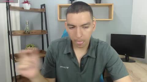 Snapshot of axel_stones_ chatting on October 20, 1:44 pm axel_stones_ online show from October 20, 1:44 pm