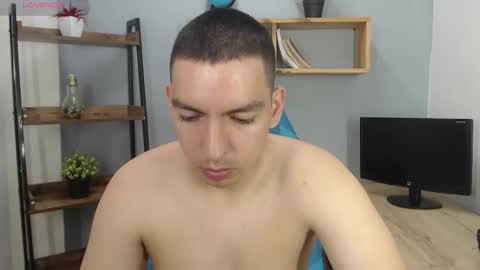 Snapshot of axel_stones_ chatting on October 21, 1:45 pm axel_stones_ online show from October 21, 1:45 pm