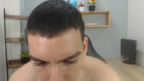 Snapshot of axel_stones_ chatting on November 12, 3:45 pm axel_stones_ online show from November 12, 3:45 pm