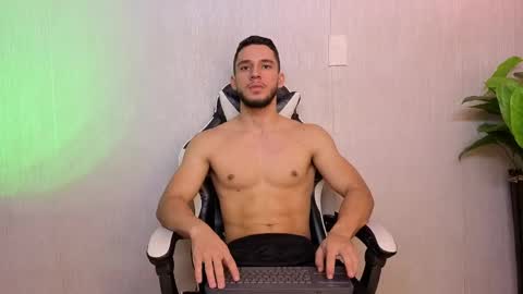 Snapshot of axel_tone chatting on May 22, 3:28 pm Axel online show from May 22, 3:28 pm