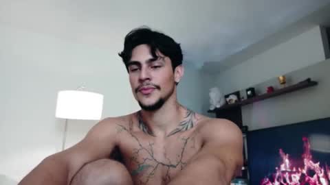 axelblack7 online show from May 15, 8:32 am