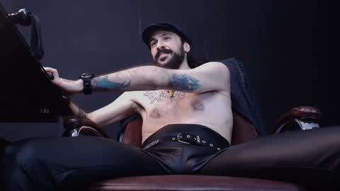 AxelColton online show from February 1, 10:15 am