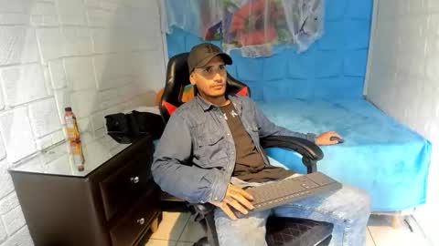 Snapshot of axell_cross2 chatting on October 26, 2:45 pm Axell Cross2 online show from October 26, 2:45 pm