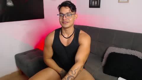 Snapshot of axell_dior chatting on March 28, 11:48 pm axell online show from March 28, 11:48 pm