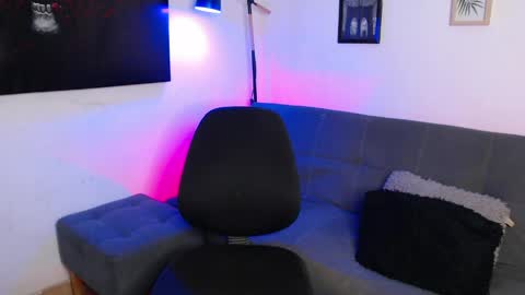 Snapshot of axell_dior chatting on April 8, 2:00 am axell online show from April 8, 2:00 am