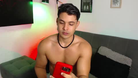 Snapshot of axell_dior chatting on April 11, 5:39 pm axell online show from April 11, 5:39 pm
