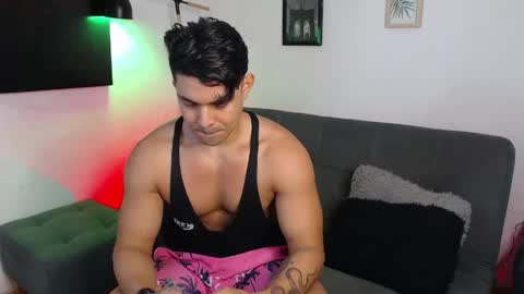 Snapshot of axell_dior chatting on April 19, 5:23 pm axell online show from April 19, 5:23 pm