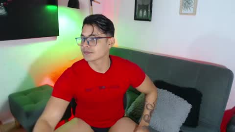 Snapshot of axell_dior chatting on July 5, 2:51 am axell online show from July 5, 2:51 am