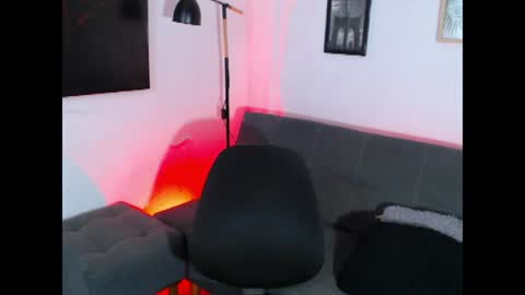 Snapshot of axell_dior chatting on August 2, 12:42 am axell online show from August 2, 12:42 am
