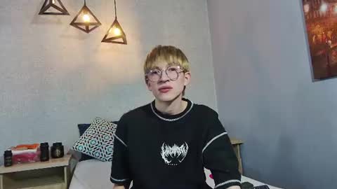 Snapshot of axell_stone chatting on June 18, 9:41 pm axell_stone online show from June 18, 9:41 pm