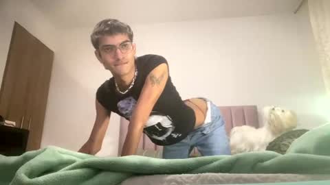 Snapshot of axellatino_ chatting on December 31, 6:27 am Axel online show from December 31, 6:27 am